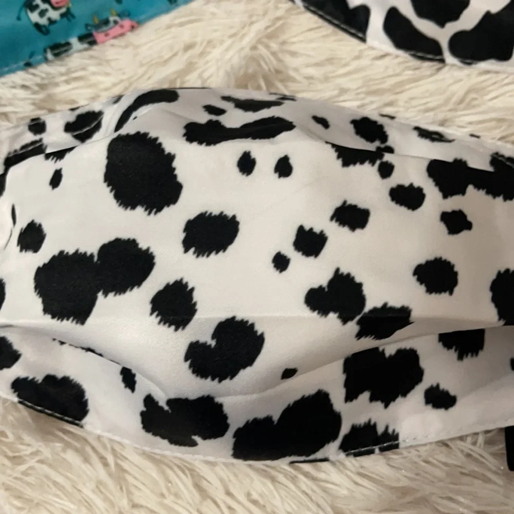 New set/3 cow face masks